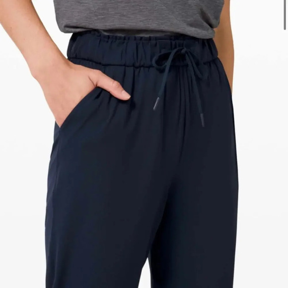 Lululemon Keep Moving Crops 23' True Navy size 4 - Picture 3 of 7